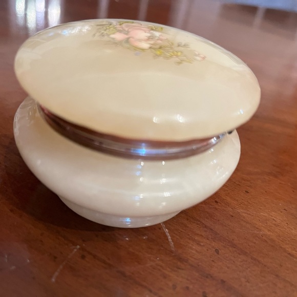 VTG LEFTON Alabaster Trinket Box Made in Italy Round Hinged Lid Hand Carved - Picture 1 of 6